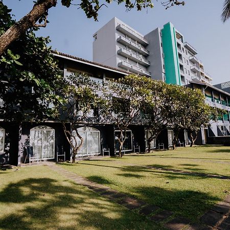 Earl'S Regent Negombo Hotel Exterior foto