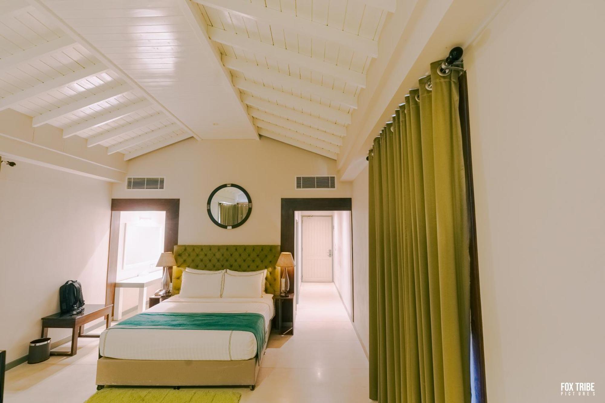 Earl'S Regent Negombo Hotel Exterior foto