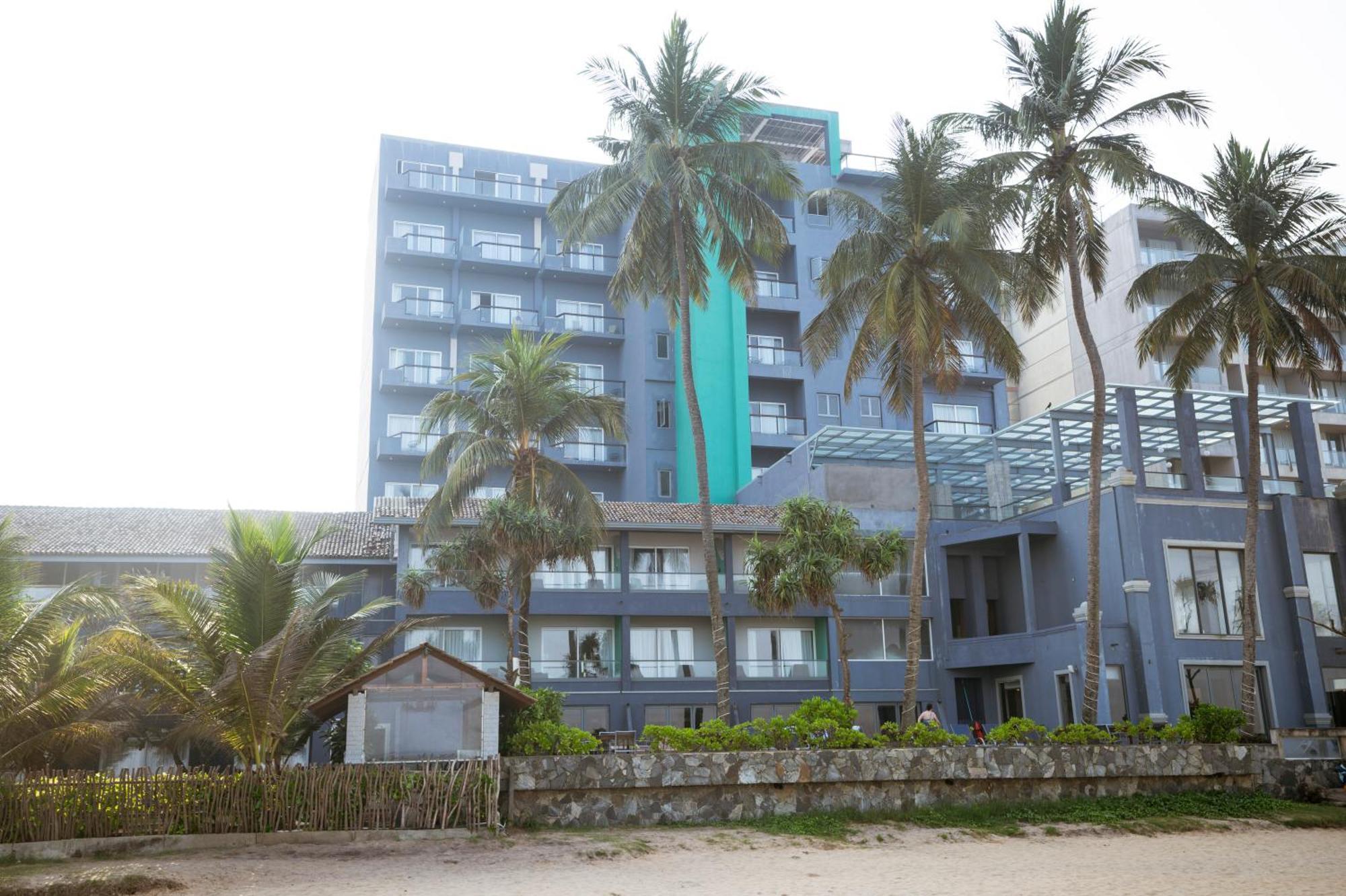 Earl'S Regent Negombo Hotel Exterior foto